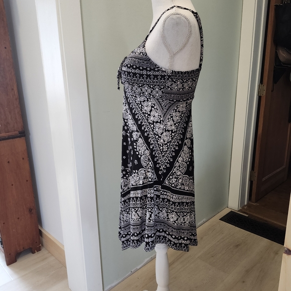 No Boundaries | Black & White Paisley Dress - Picture 4 of 5